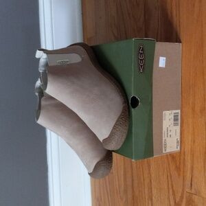 NIB Keen Mosey Chelsea Leather Boots 10